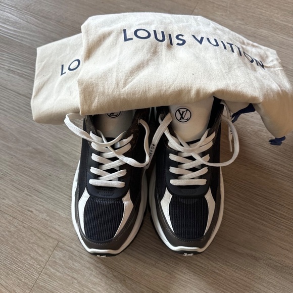 Louis Vuitton Run 55 Sneaker - Picture 6 of 8